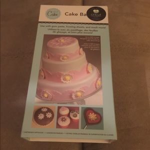 Almost brand new Cricut cake basics